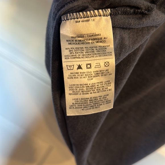 Nike MLB Tampa Bay Rays Baseball Women’s V-neck T-shirt, size medium (M) - Picture 3 of 3